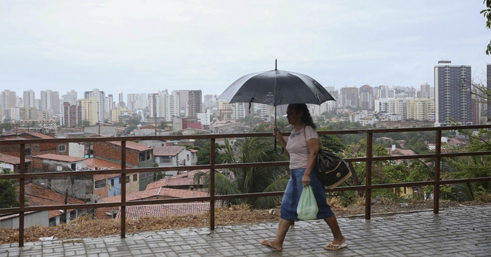 Chuva em Fortaleza deve permancer até o fim de domingo.  — Foto: Diário do Nordeste