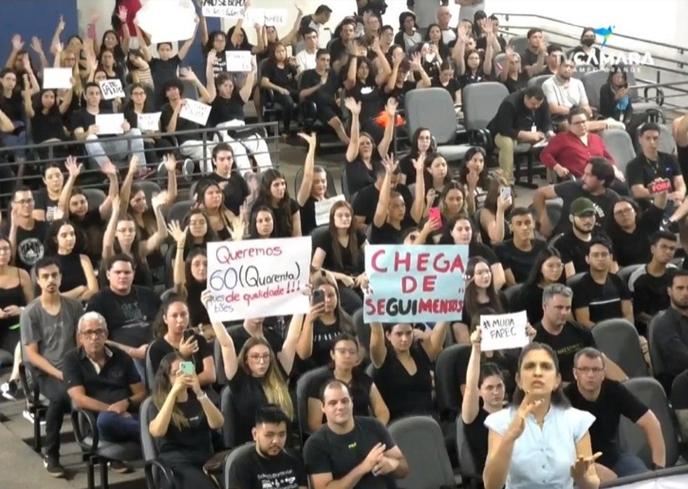 Estudantes na Câmara Municipal de Campo Grande. — Foto: Reprodução