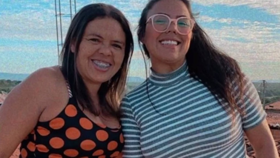 Manicure Jessica Lobo (à direita) perdeu a irmã, Ângela Maria (à esquerda), e criou grupo de apoio online — Foto: Reprodução