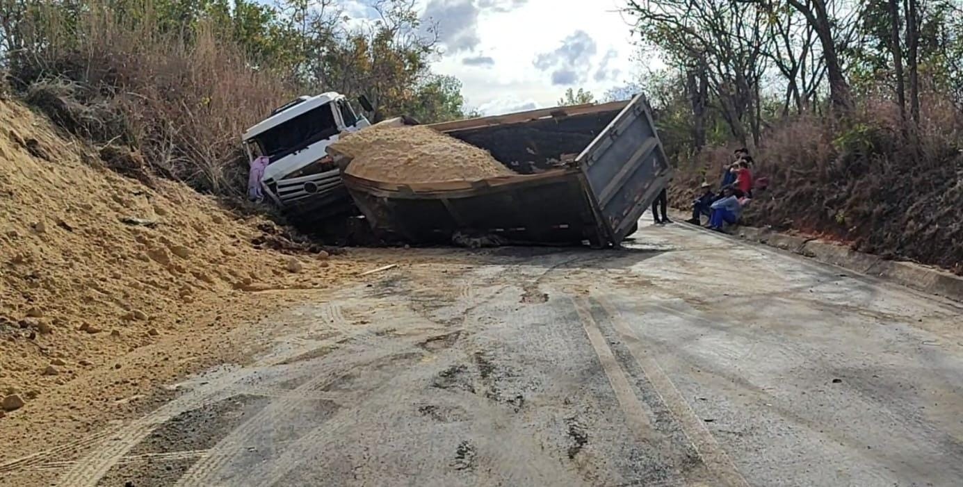 Acidente entre 4 veículos deixa 3 feridos em Bocaiuva