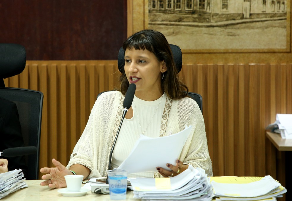 Comissão aprova parecer por cassação de vereadora Brisa Bracchi
