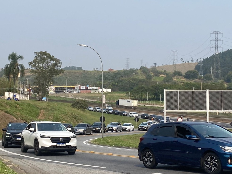Chegada em Aparecida tem movimento grande de carros no feriado da Independência do Brasil — Foto: Laurene Santos/TV Vanguarda
