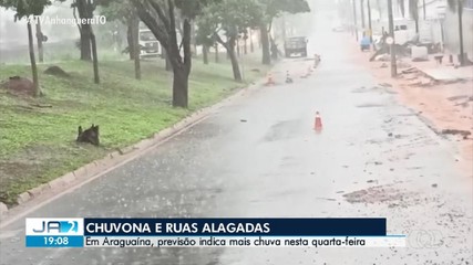 Chuva deixa ruas alagadas em Araguaína, na região norte