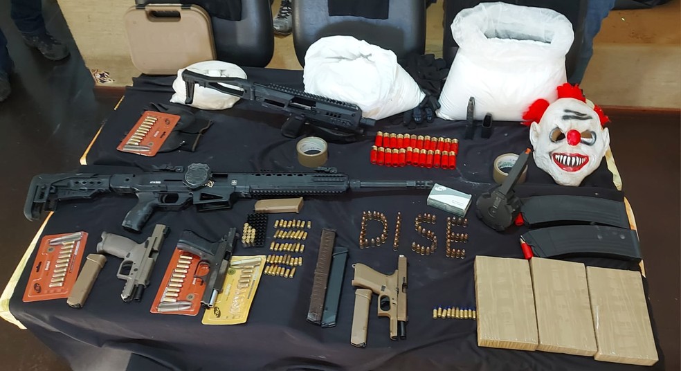 Armas e entorpecentes apreendidos na operação "Acesso Negado" em Votuporanga (SP) — Foto: Polícia Civil/Divulgação