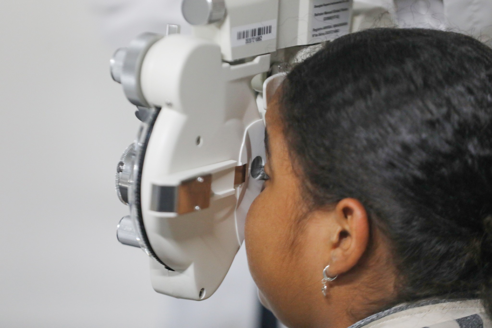 Ação leva consultas e óculos de graça para crianças e adolescentes no DF; saiba como participar