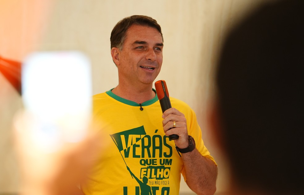 4 de 4
Flávio Bolsonaro em almoço com lideranças partidárias em Belém (PA) — Foto: Vittor Sales