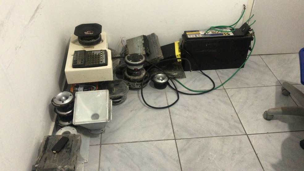 Casal é preso suspeito de roubar fiação elétrica e intimidar vítimas na Zona Leste de Teresina — Foto: Reprodução