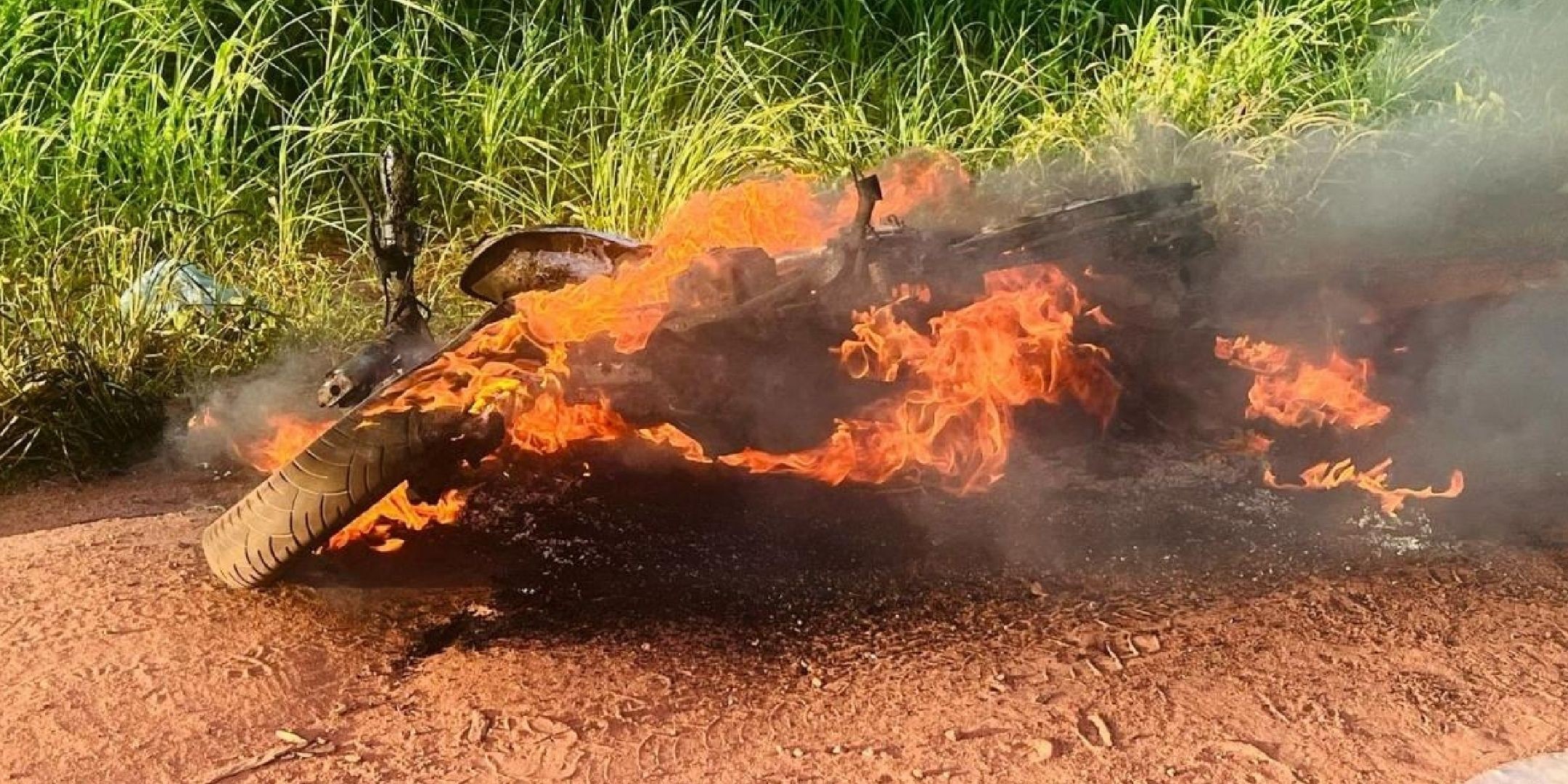 Homem é preso após incendiar moto da esposa por ciúmes em Porto Velho