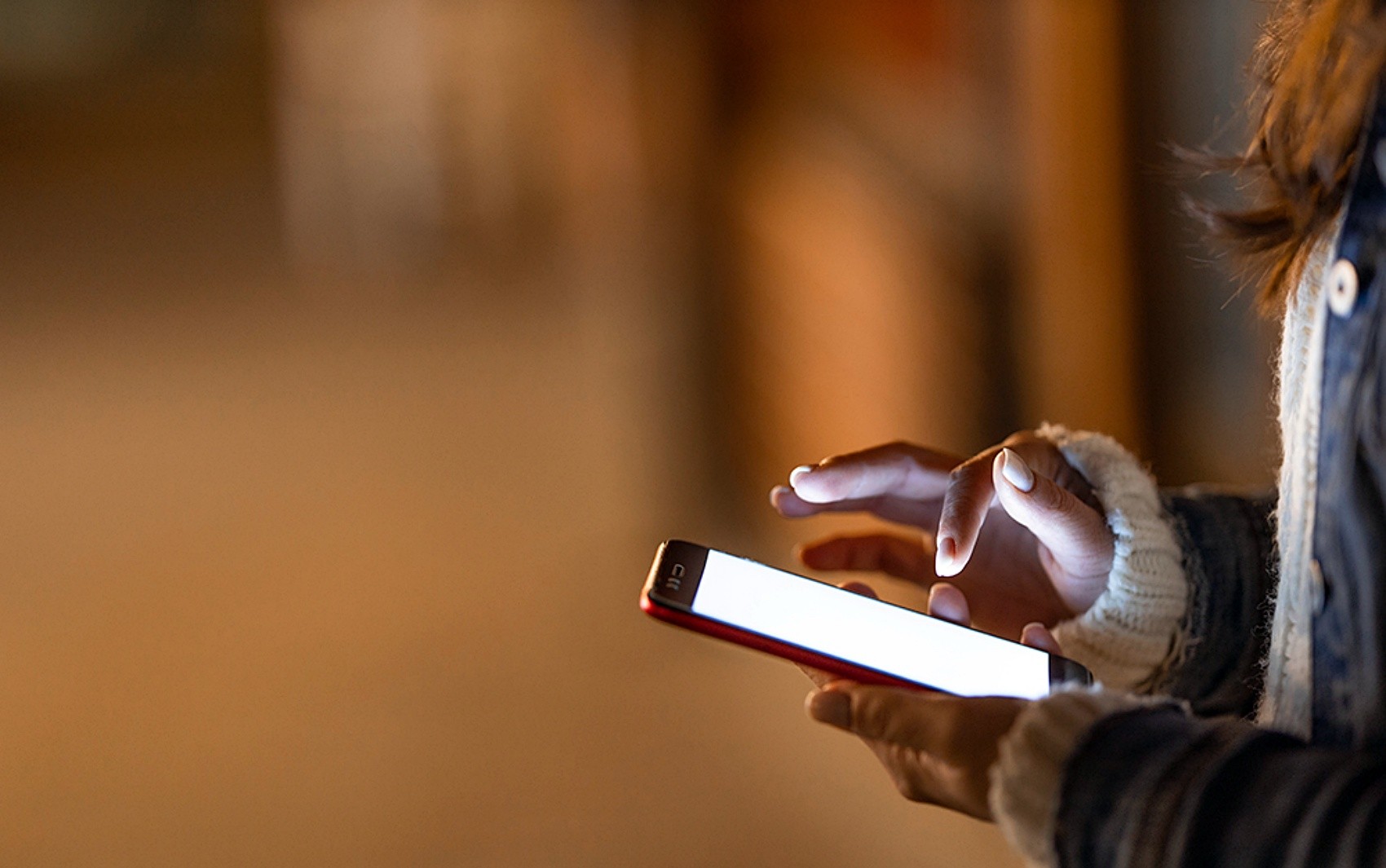 Facebook é condenado a indenizar influenciadora por invasão de contas em MG