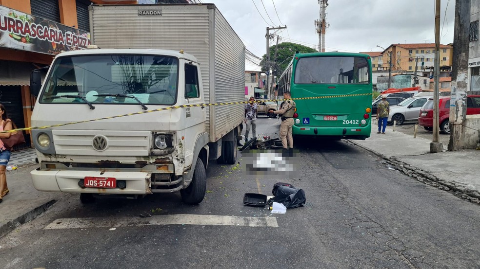 Motociclista morreu após um acidente no bairro da Mata Escura, em Salvador — Foto: Rildo de Jesus/TV Bahia