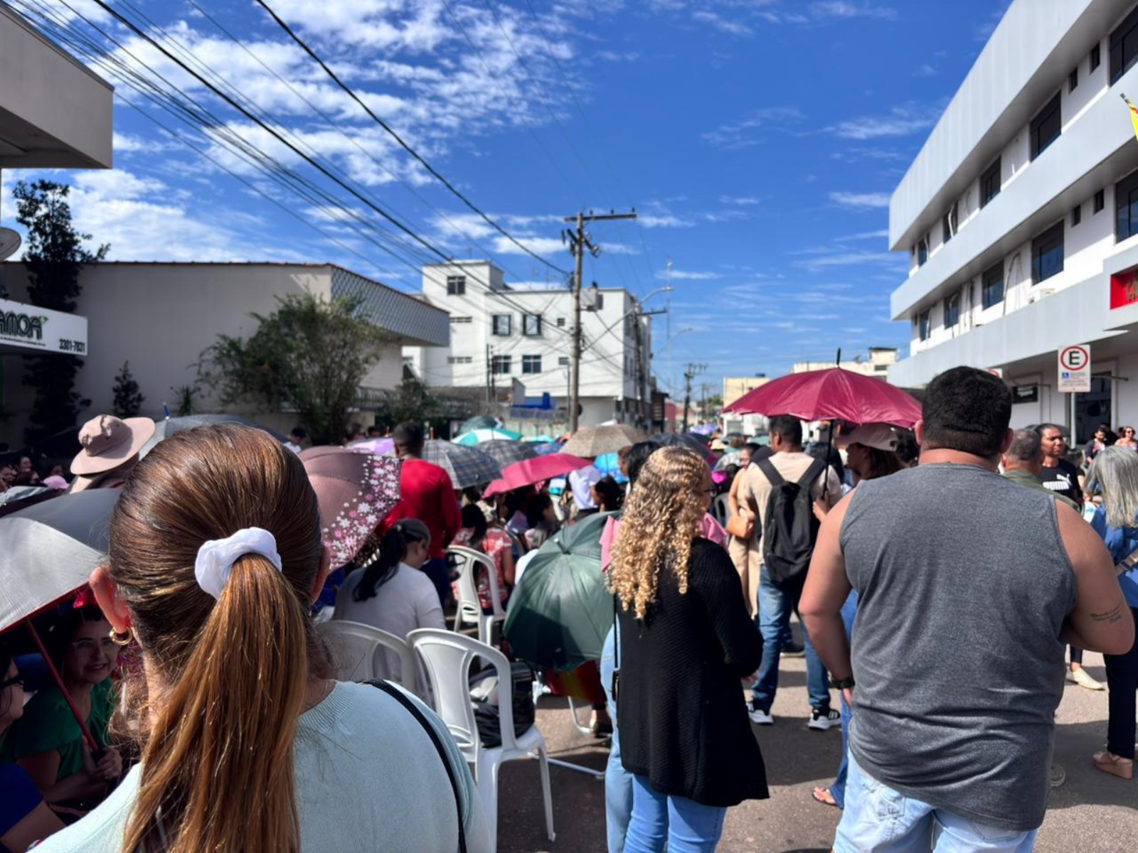 Mesmo com multa diária de R$ 50 mil, profissionais da Educação mantêm greve e protestam em Rio Branco