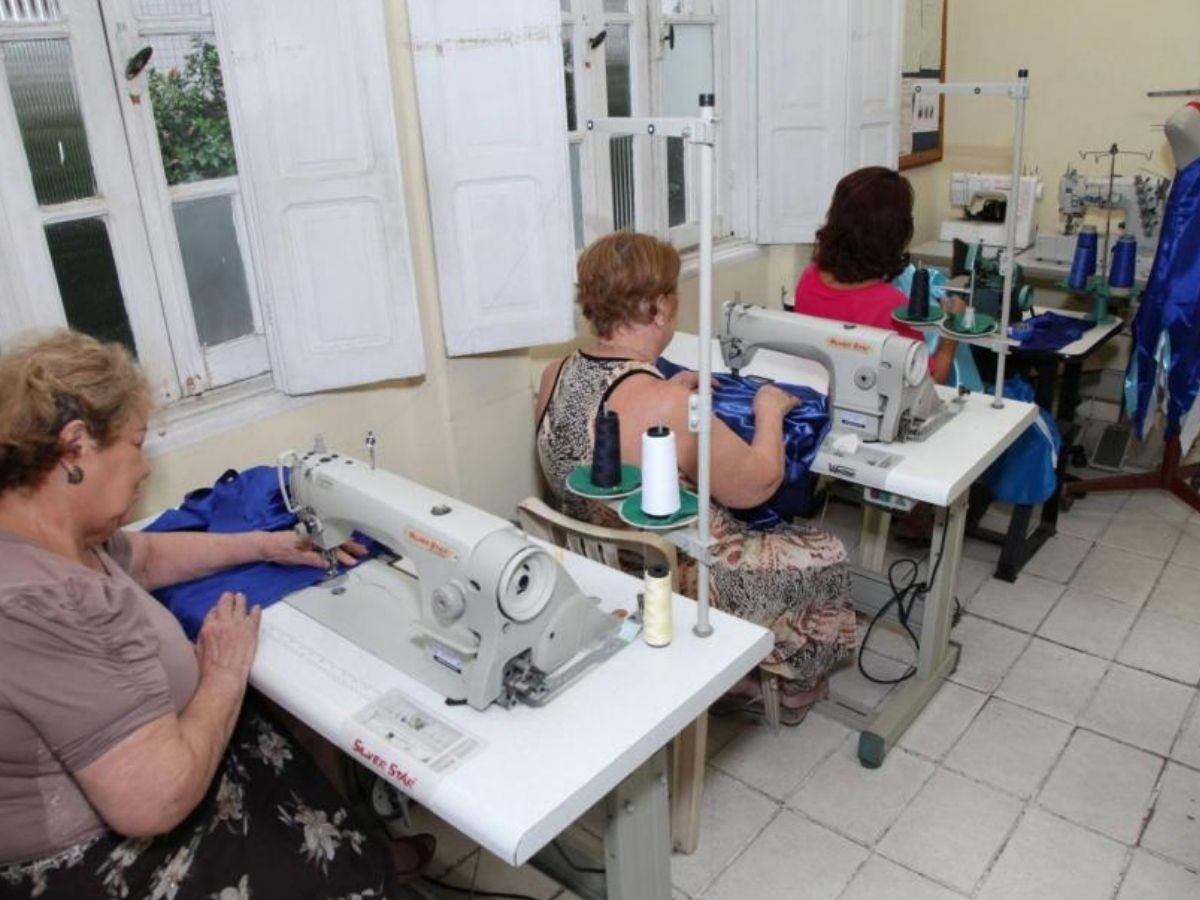 Fundo Social de Santos abre vagas para cursos de corte e costura e receitas de Páscoa
