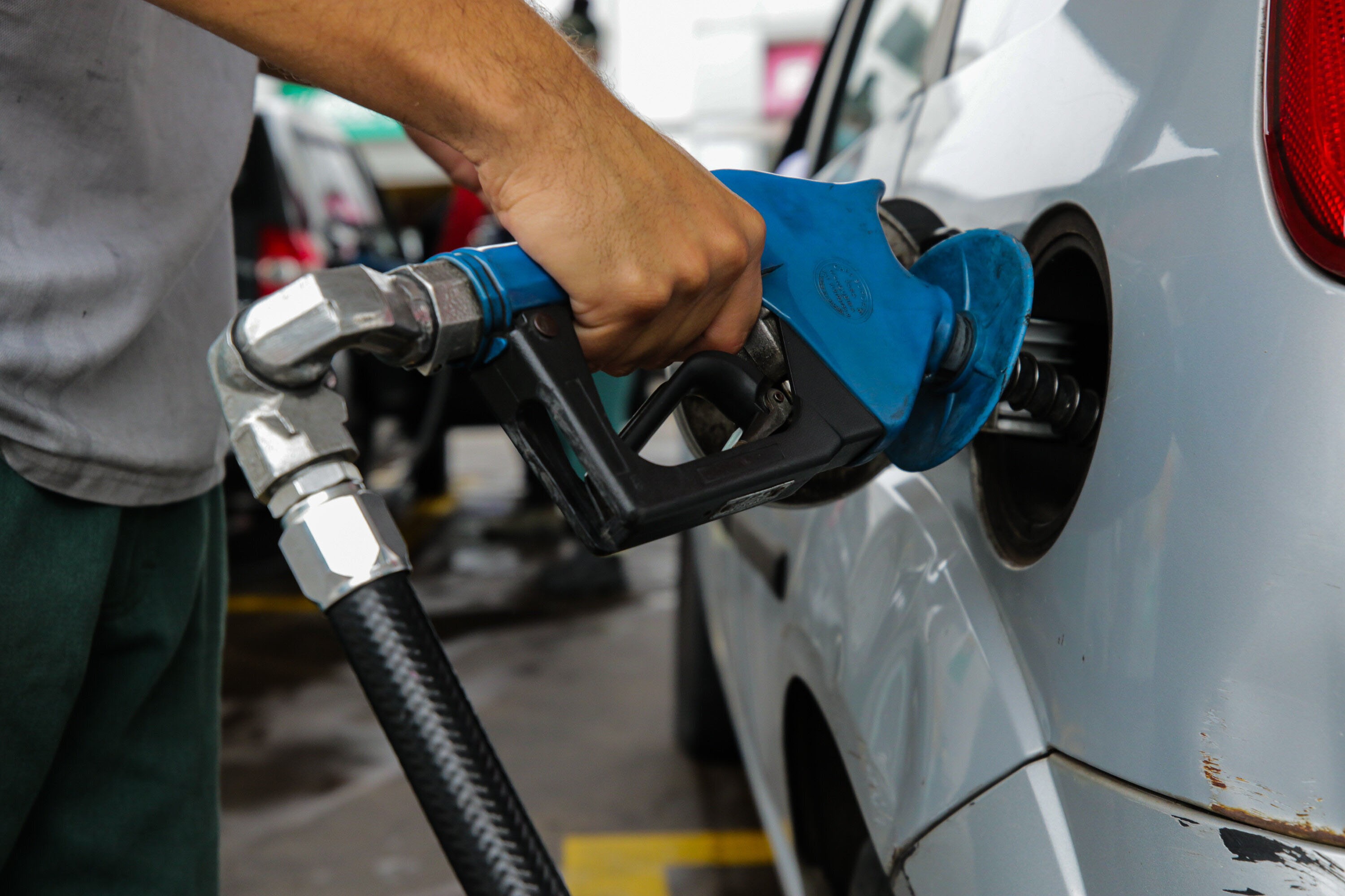 Preço da gasolina ultrapassa R$ 8 pela primeira vez no RJ, segundo ANP | G1