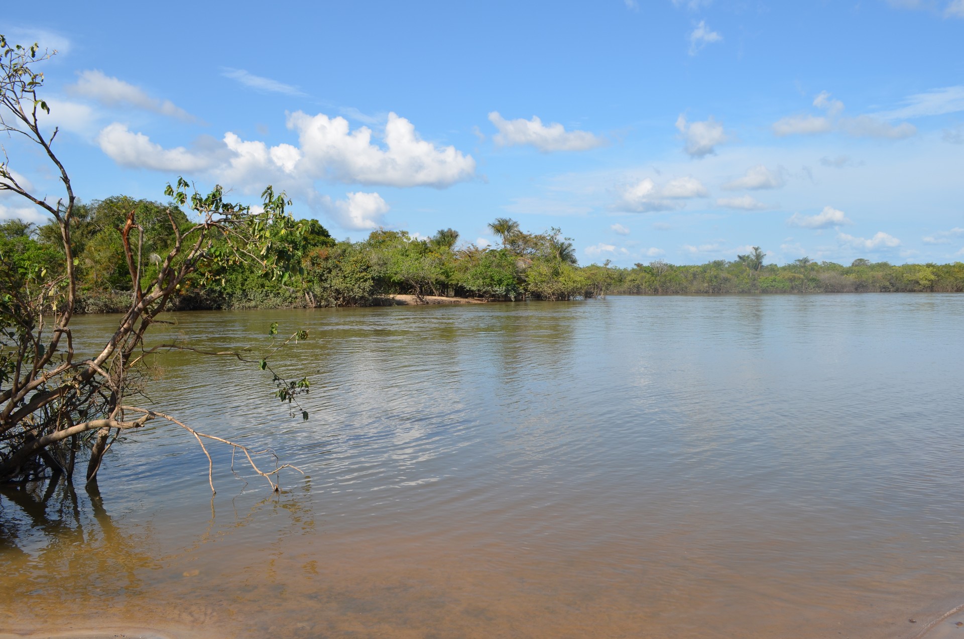 Mulher é encontrada morta por pescador no Curupira, em Boa Vista