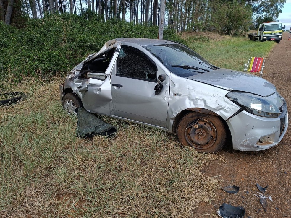 Capotamento matou passageiro de carro em Mirante do Paranapanema (SP) — Foto: Polícia Militar Rodoviária
