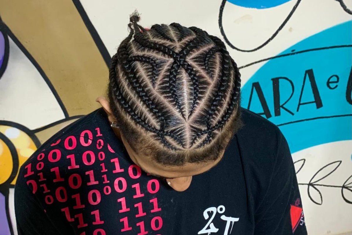 Penteados afro fortalecem autoestima e ancestralidade no interior de SP; entenda a importância da tradição