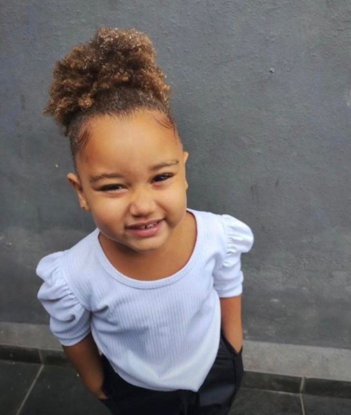 Criança de 5 anos morre após ser soterrada em deslizamento provocado por chuva no RJ