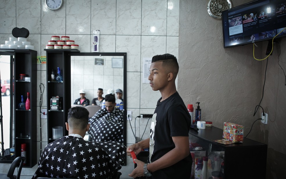 Concurso elege melhor corte feito por jovens cabeleireiros da Zona