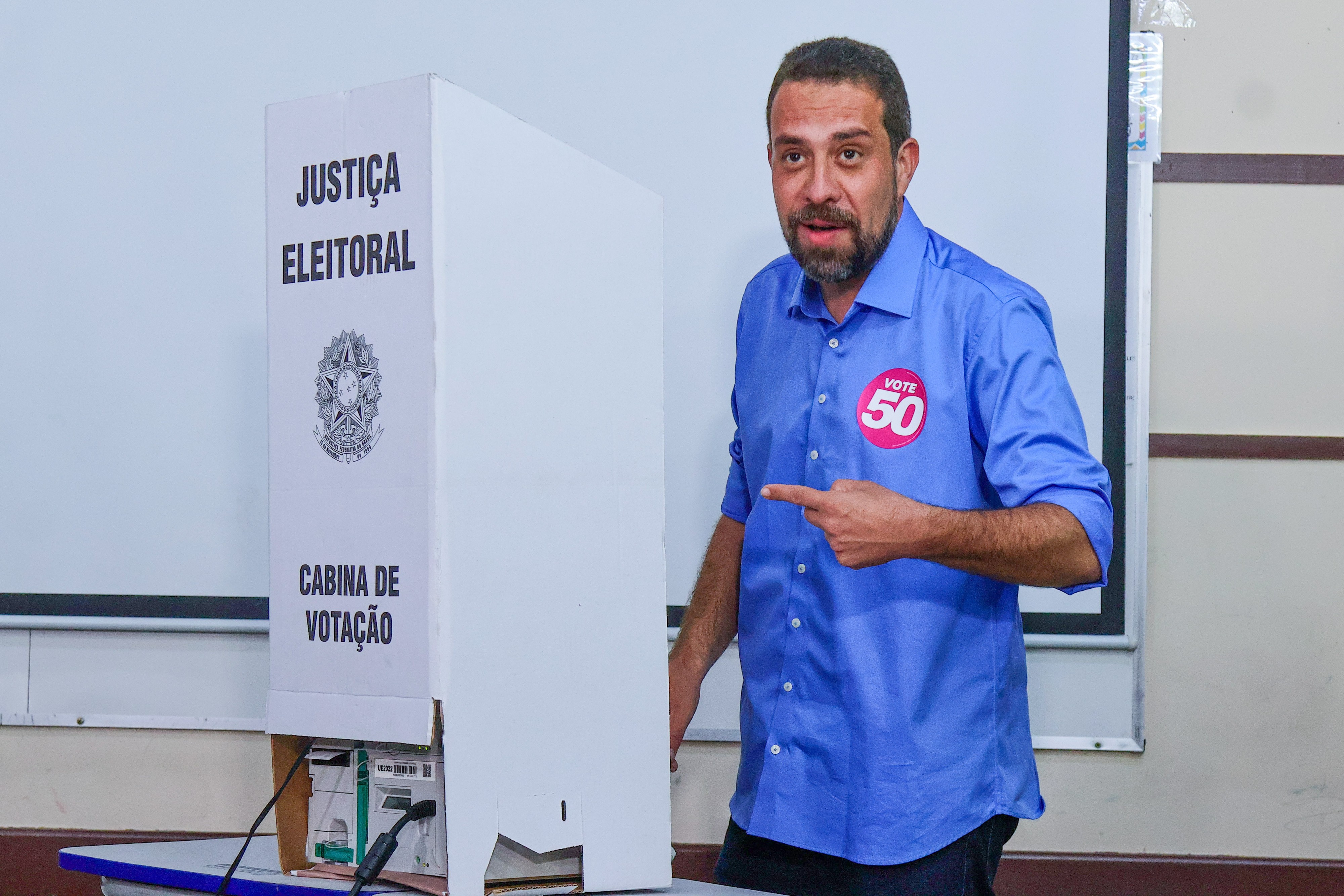 Boulos vota ao lado de ministros no 2º turno em escola da Zona Sul de SP