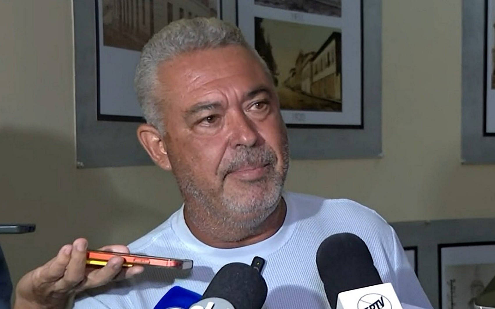 Vídeo mostra presidente da Câmara de Varginha recusando teste do bafômetro: 'Só se o juiz falar que eu devo soprar'