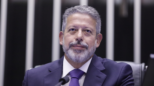 Arthur Lira deve apresentar relatório sobre isenção do IR nesta quinta - Previsão é que deputado apresente o parecer nesta tarde à comissão especial da Câmara, e que colegiado peça vista. Já a votação tem expectativa de ocorrer em 16 de julho.