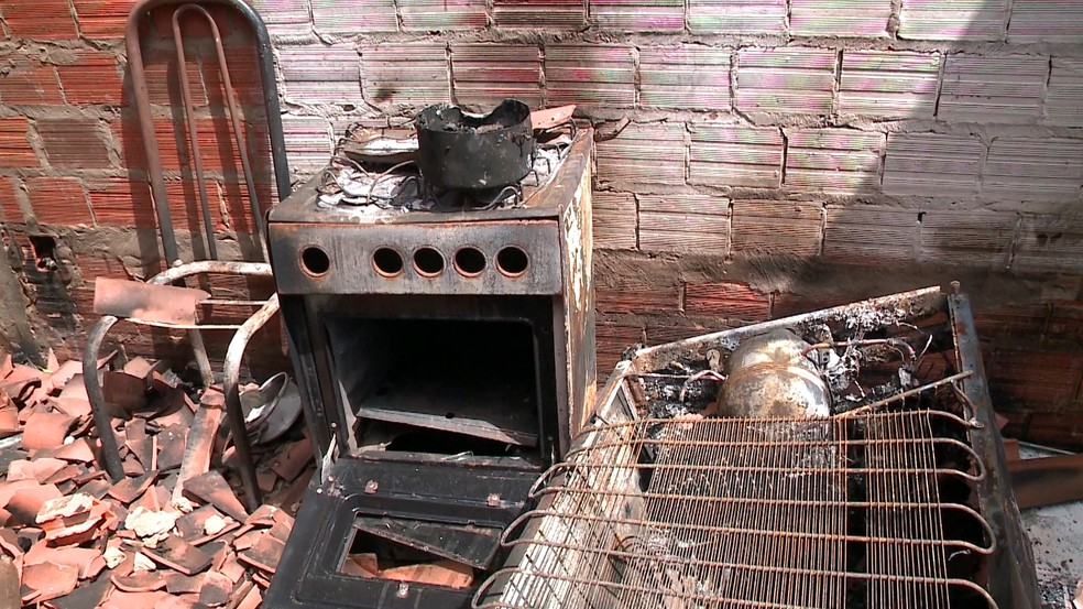 Vizinhos de crianças mortas em incêndio relatam tragédia: 'gritaram até a última hora' — Foto: TV Clube