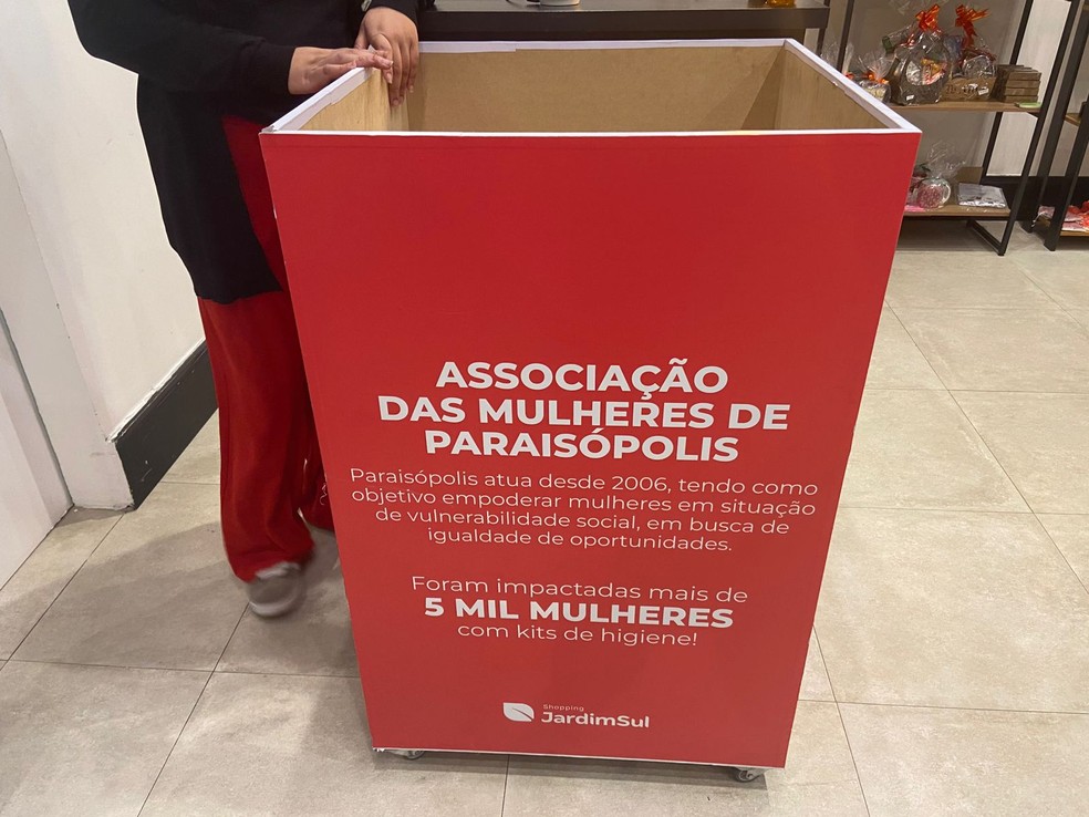 A loja recebe doações de absorventes a ser distribuídos na favela de Paraisópolis. — Foto: Edson Valente/g1 SP