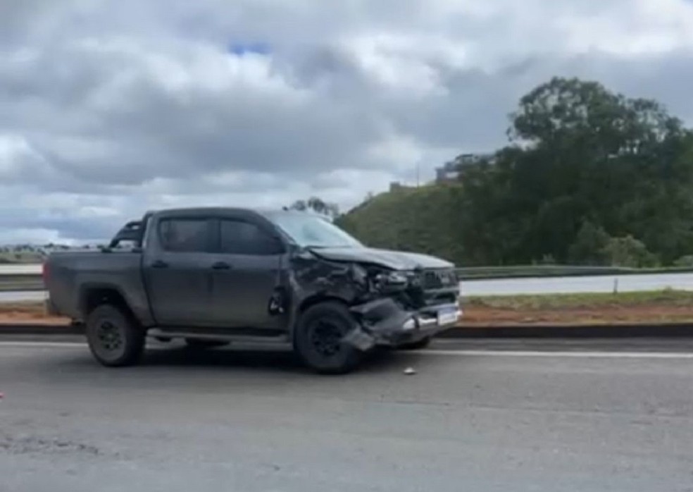 Caminhonete envolvida no acidente na BR-040, em Juiz de Fora — Foto: Redes Sociais/Reprodução