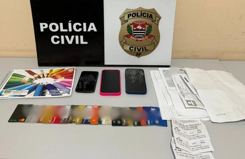 Operação apreendeu itens na casa da suspeita, em Rancharia (SP) — Foto: Polícia Civil