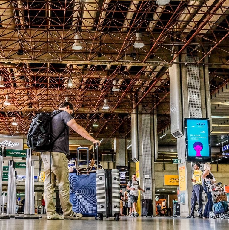 Ventos fortes provocam cancelamentos e desvios de voos no Aeroporto Internacional de SP, em Guarulhos