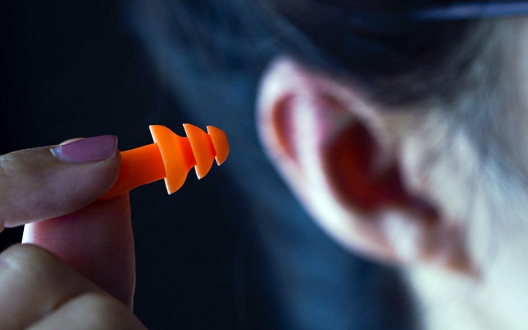 Funcionária denuncia EPI vencido e consegue romper contrato na Justiça com frigorífico em MG