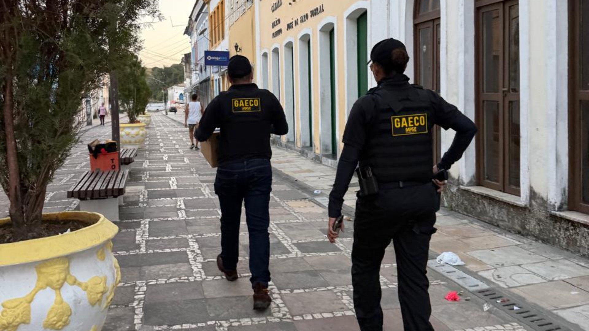 MPSE cumpre mandados de busca e apreensão em investigação sobre peculato e associação criminosa em Aracaju e Laranjeiras