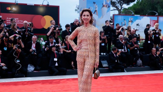 Fernanda Torres participa da cerimônia de abertura do Festival de Veneza - Atriz integra o júri que irá escolher o Leão de Ouro de melhor filme na 82ª edição.