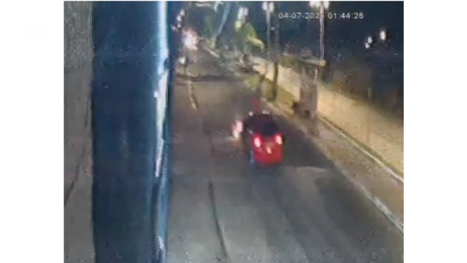 VÍDEO: carro atinge moto e lança motociclista sobre capô em avenida na Zona Sul de Teresina