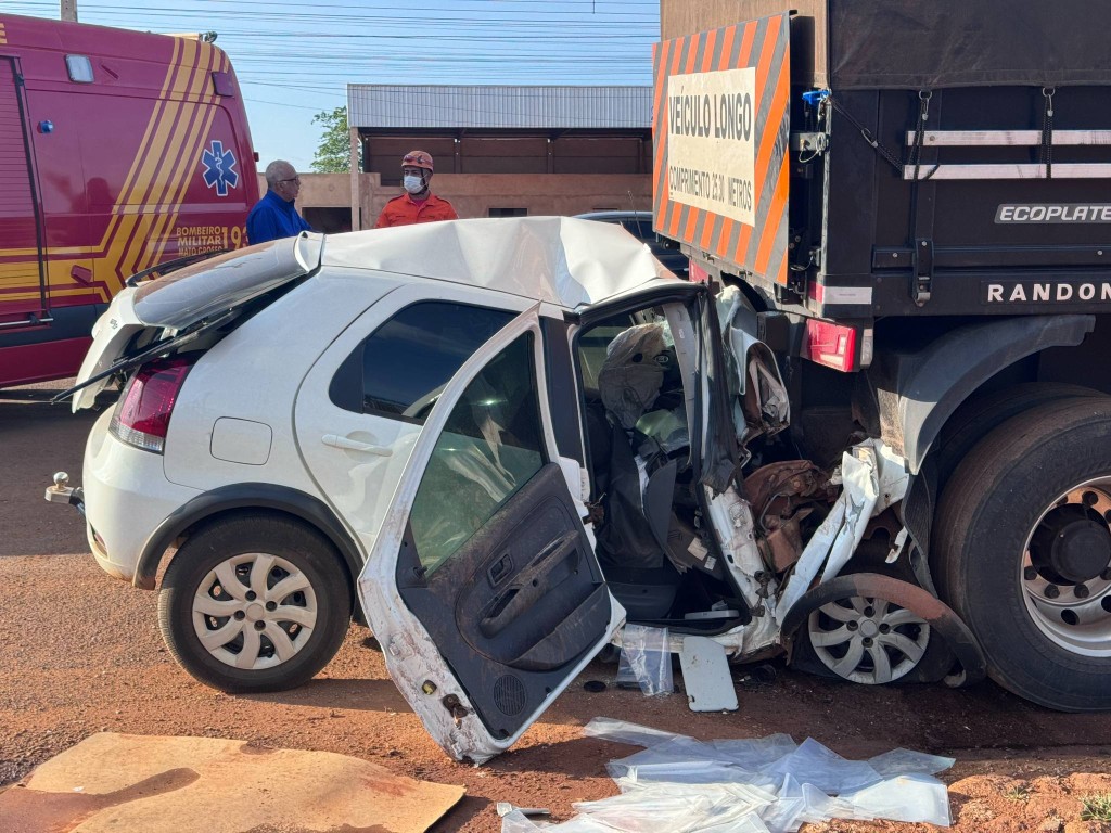 Empresário morre após bater carro na traseira de carreta estacionada em MT; vídeo