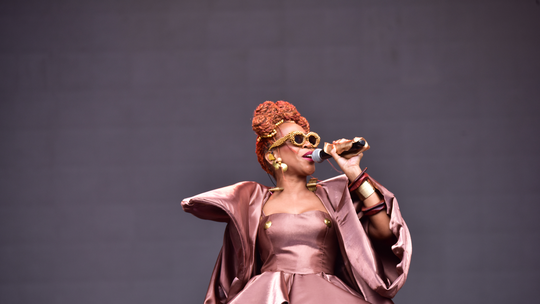 Vozes femininas do rap abrem The Town com Karol Conká, Ebony e Ajulia Costa - Show de abertura no palco The One neste sábado (6) teve público jovem e negro, repertório de sucessos e músicas inéditas da nova geração.