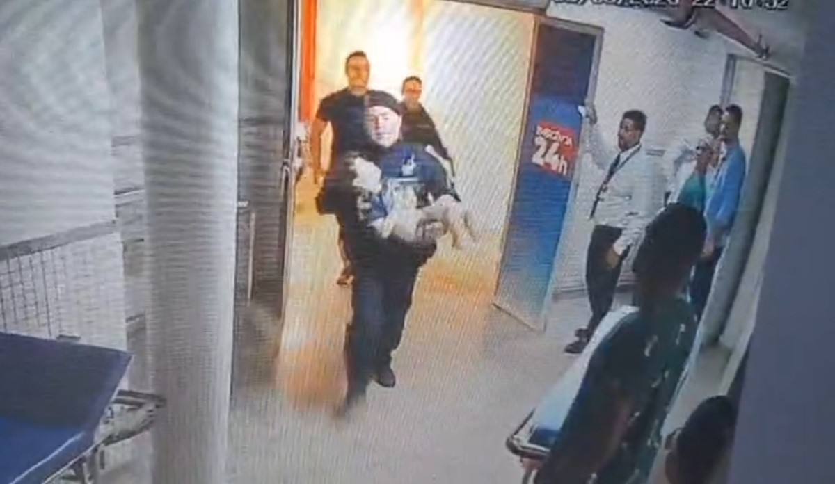 Vídeo mostra policiais correndo com criança no colo e salvando menino engasgado em Itaperuna