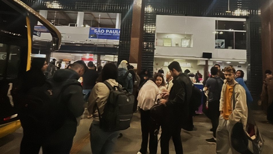 Fiscalização da ANTT em Uberaba apreende cinco ônibus que operavam por aplicativo