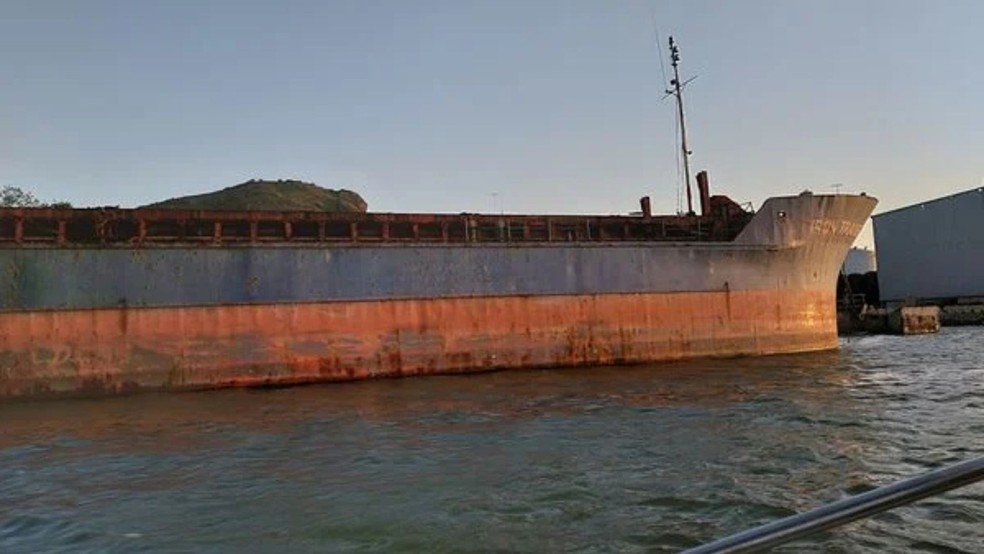 Navio Iron Trader está atracado há 10 anos no berço 902 do Cais de Capuaba, em Vila Velha, Espírito Santo — Foto: Arquivo/Rede Gazeta
