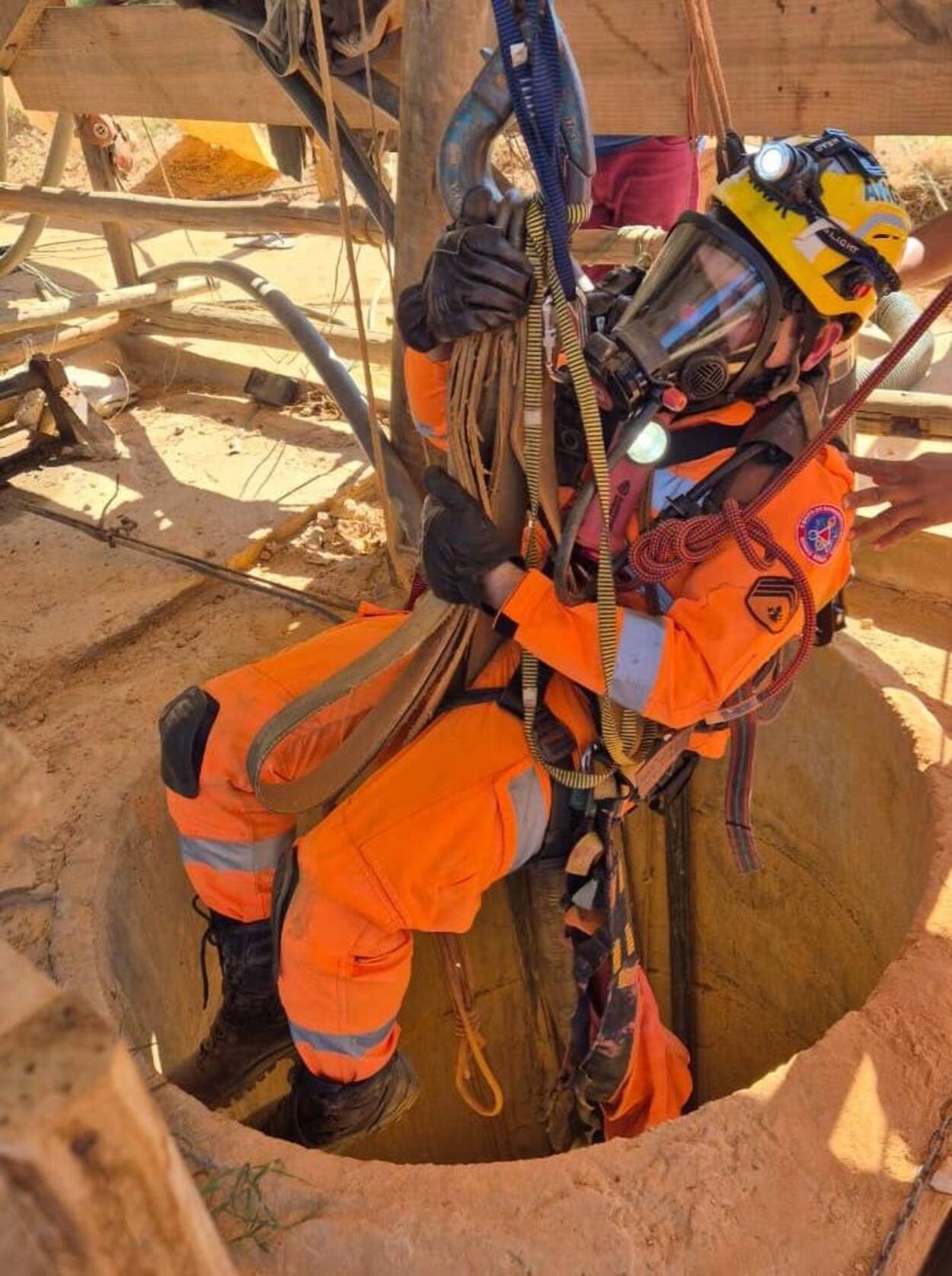 Operador morre após cair em cisterna de 65 metros em área de mineradora em Bocaiuva