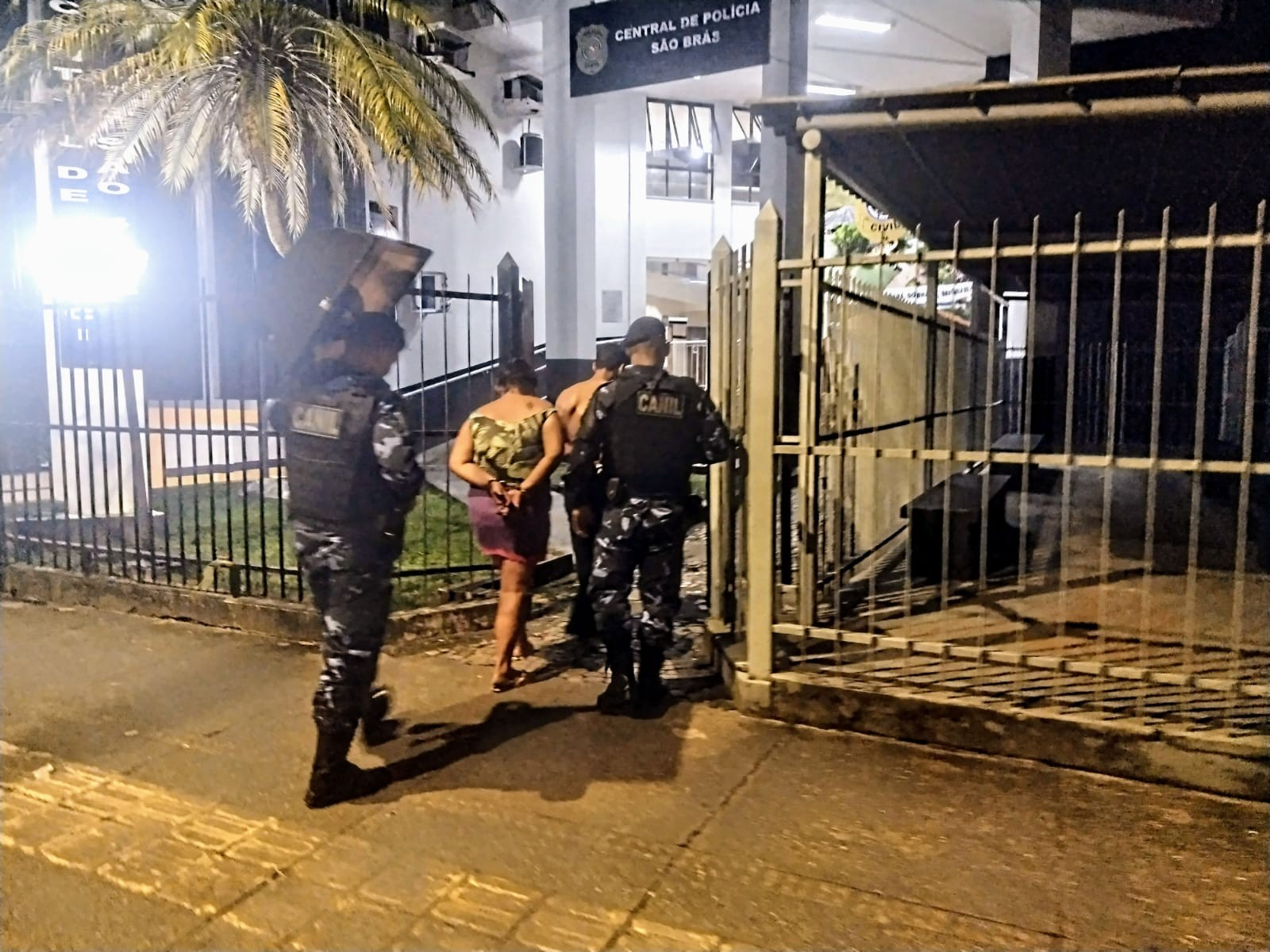 Casal é preso em flagrante após furtar refletor do Boulevard da Gastronomia, em Belém