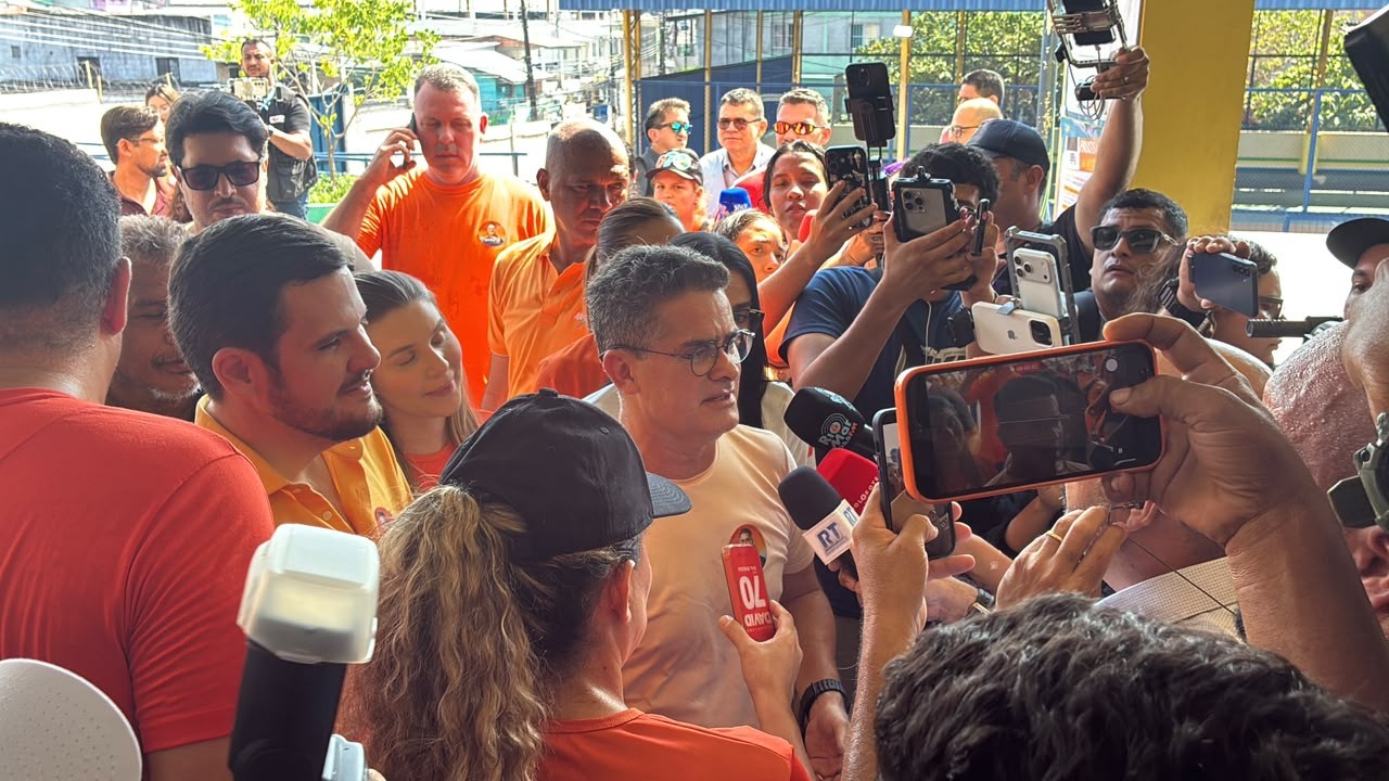 David Almeida (Avante) vota em Manaus