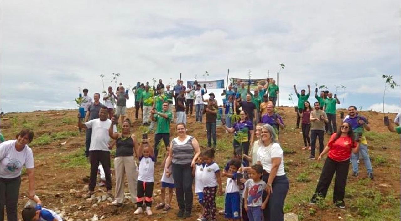 Itaperuna planta 3 mil mudas nativas em ação de preservação ambiental
