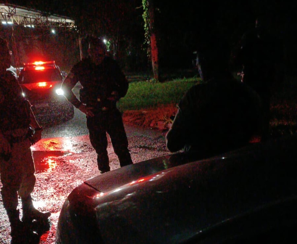 Suspeito foi localizado na BR-393, em Jampará, distrito de Sapucaia. — Foto: Divulgação/Polícia Militar