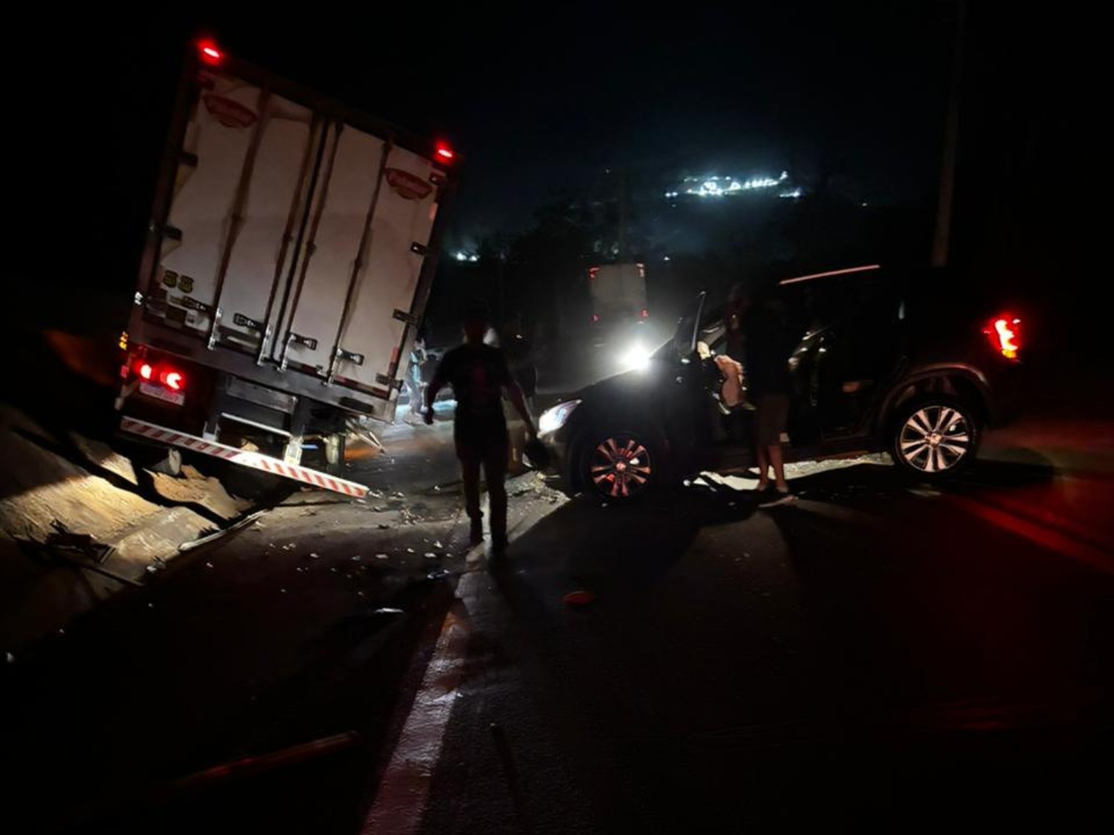 Motociclista morre em acidente com caminhão na BR-381, em Jaguaraçu