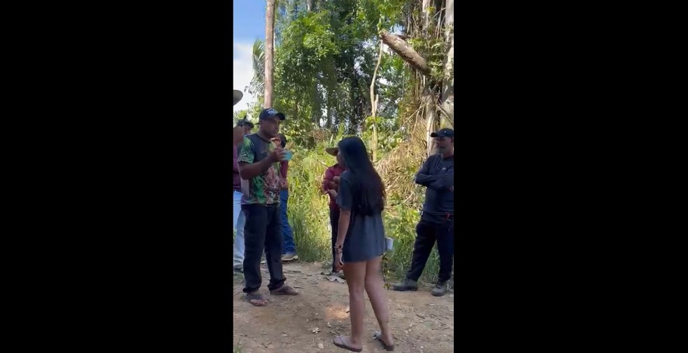 Polícia recebeu imagens feitas por Neidinha, onde ela e a filha aparecem cercadas — Foto: Reprodução