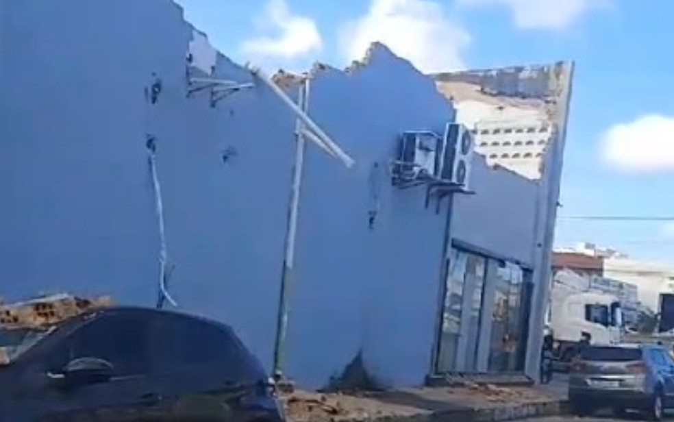Teto de academia desaba em Aracaju. — Foto: Redes Sociais