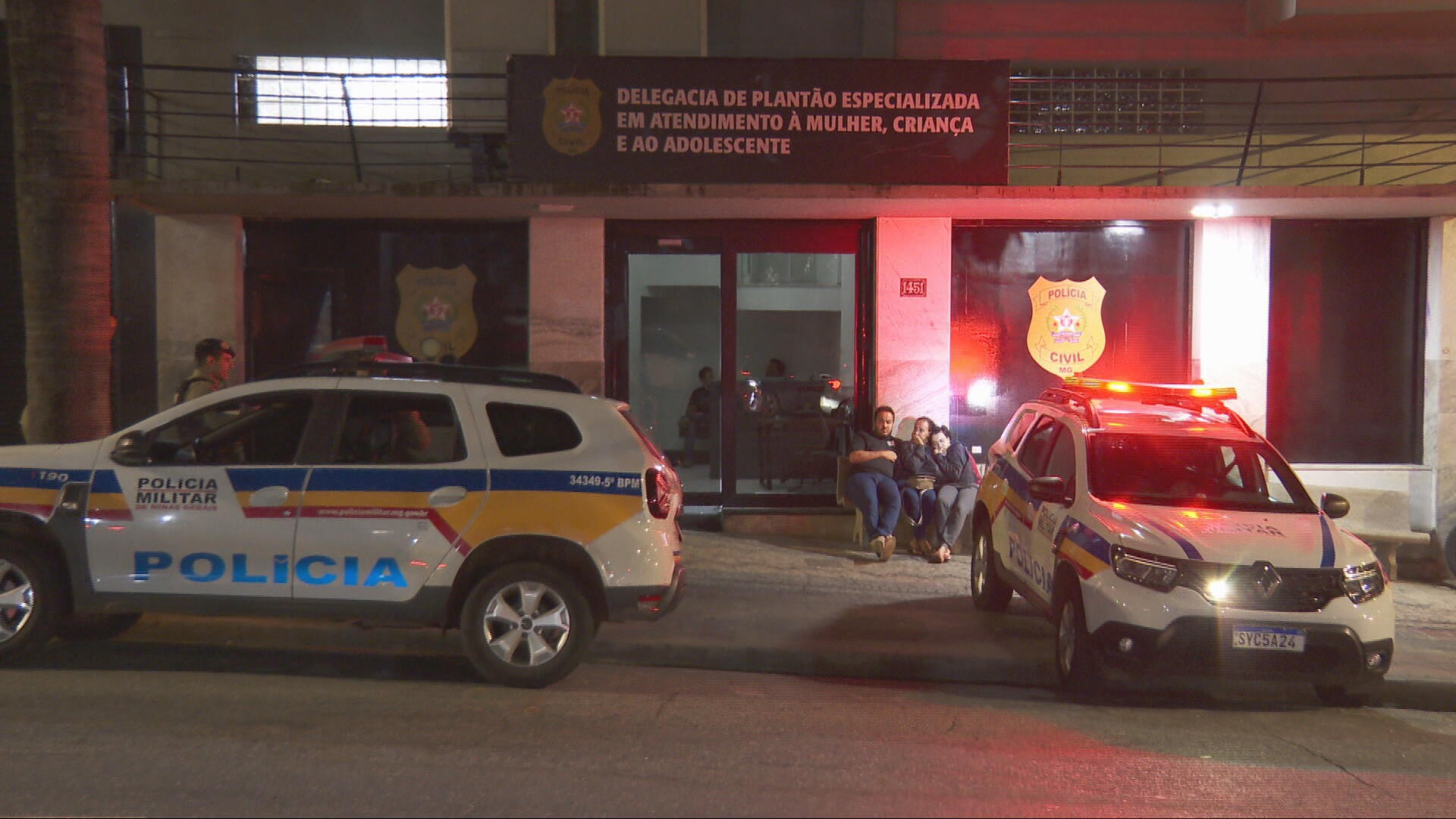 Enteada denuncia padrasto por ameaçar mãe; polícia apreende armas