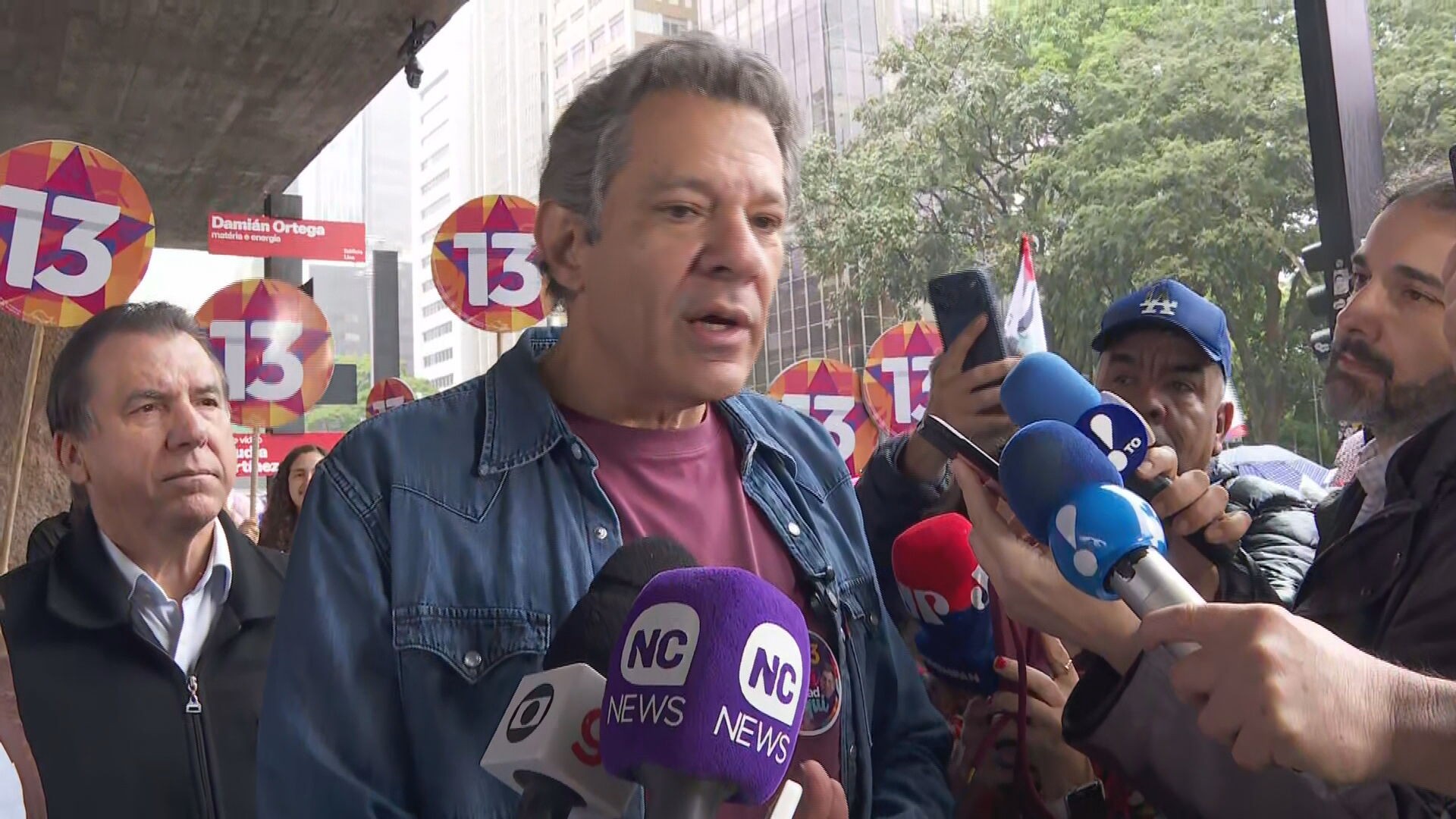 Em ato na Paulista, Haddad pede quebra de todos os sigilos do caso Master: 'Passar o país a limpo'