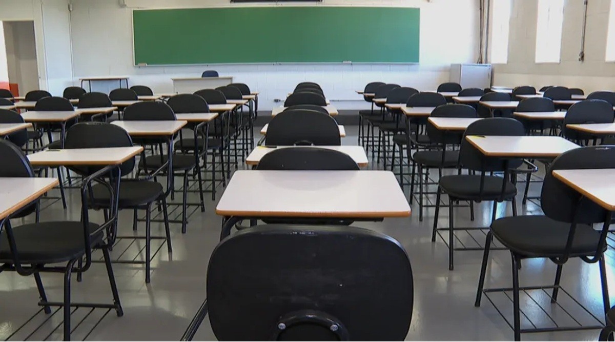 Professor  afastado aps alunas denunciarem assdio sexual, no ES | G1